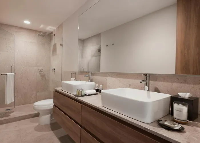 Leonora By Viadora Hotel *