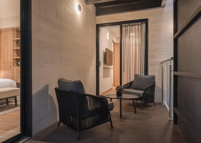 Leonora By Viadora Hotel *